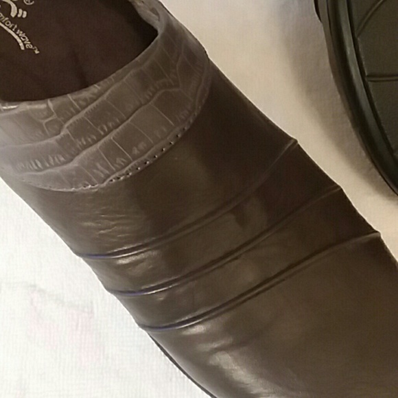 Easy Street gray shoe boot with croco - Picture 8 of 8